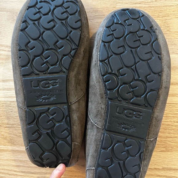 Men’s UGG slippers - Picture 5 of 7